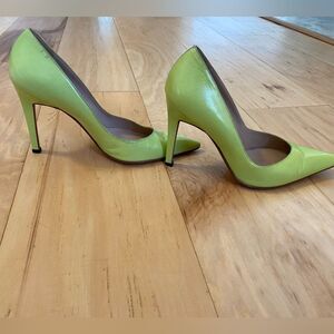 Manolo Blahnik BB closed toe pumps 105MM Lime green size 37